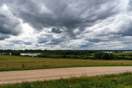 Before the rain / ***