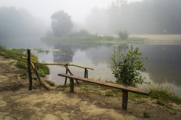 Misty beach / ***