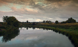 Bend in the river / ***