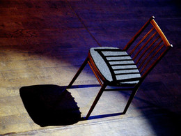Let there be light / stuhl auf der buehne des tschechov-theaters in jalta/krim