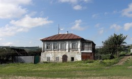 An old house. / ***