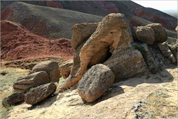 &quot;Elephant&quot; / ***