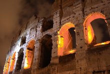 Burning Rom(e) / Colloseum @ night.