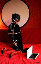 Internet - that's what binds us together / ***