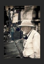 Old Saxophonist ... / ***