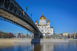 Christ the Saviour Cathedral and the Patriarchal Bridge / ***