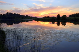 Sunset on the lake. / ***