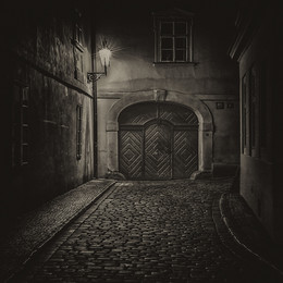 The city sleeps / ***