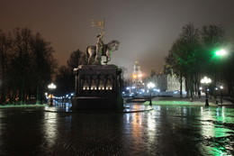 The city sleeps / ***