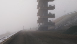 Road by walking / ....