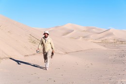 Road by walking / ***