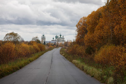 Autumn road / ***