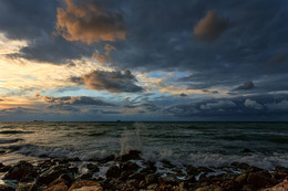 Evening at Sea / ***