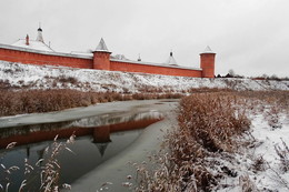 The ancient walls / ***