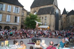 Street performer / ***