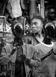 People and mannequins / ***
