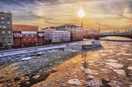 Moscow river / ***