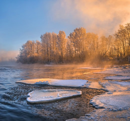 Sunrise on the river / ***