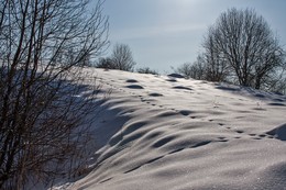 Footprints in the snow. / ***