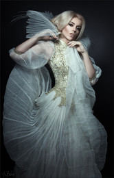 &nbsp; / Ph: Ariadna Belkina 
Md: La Mar
Make up &amp; hair: Li Lobanova
Dress: Alisa Maksimova