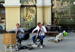 Street musicians. / ***