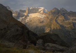 Gloomy morning / ***