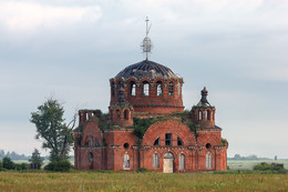 Abandoned Church / ***