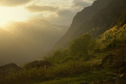 Sunset in the mountains / ***