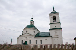 Holy Trinity Church / ***