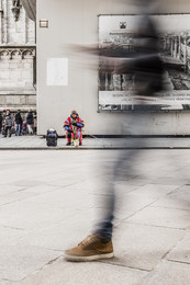 Porta Delgada / Milano Duomo Street musicians shadows ghosts