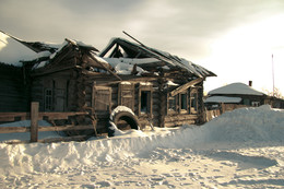 Abandoned house / ***