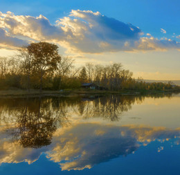 Cottage by the lake / ***