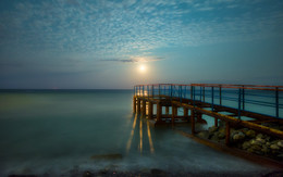 Full moon / ***