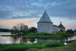 Fortress / ***