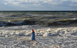 Girl and the Sea / ***