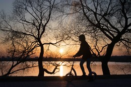 Walk at sunset / ***