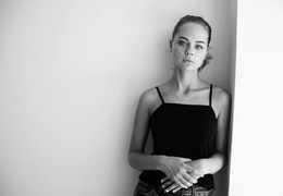  / ***