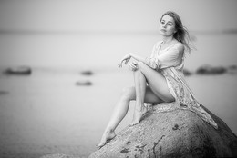 Two loneliness / ***