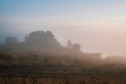 In the misty haze / ***