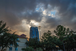 CLOUDS OVER THE CITY arose ... / ***