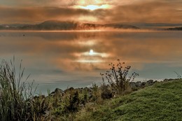 The sun rises ... / ***