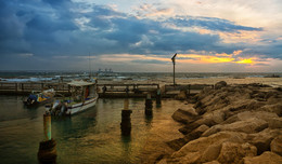 On the evening sunset / ***