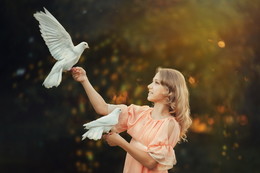 Girl and Doves / ***