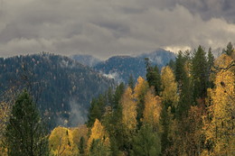 Autumn in the mountains. / ***