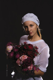 Girl with peonies / ***