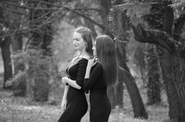 lines and shapes / [img]https://b.radikal.ru/b41/1810/f8/93afac0261a9.jpg[/img]
[img]https://d.radikal.ru/d27/1810/dd/0675e578dd17.jpg[/img]
