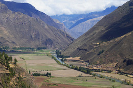 Valley of the Urubamba River / ***
