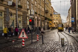 yellow tram / ***