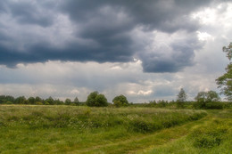 Before the rain / ***