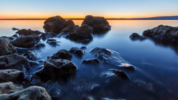 The night begins ... / ***